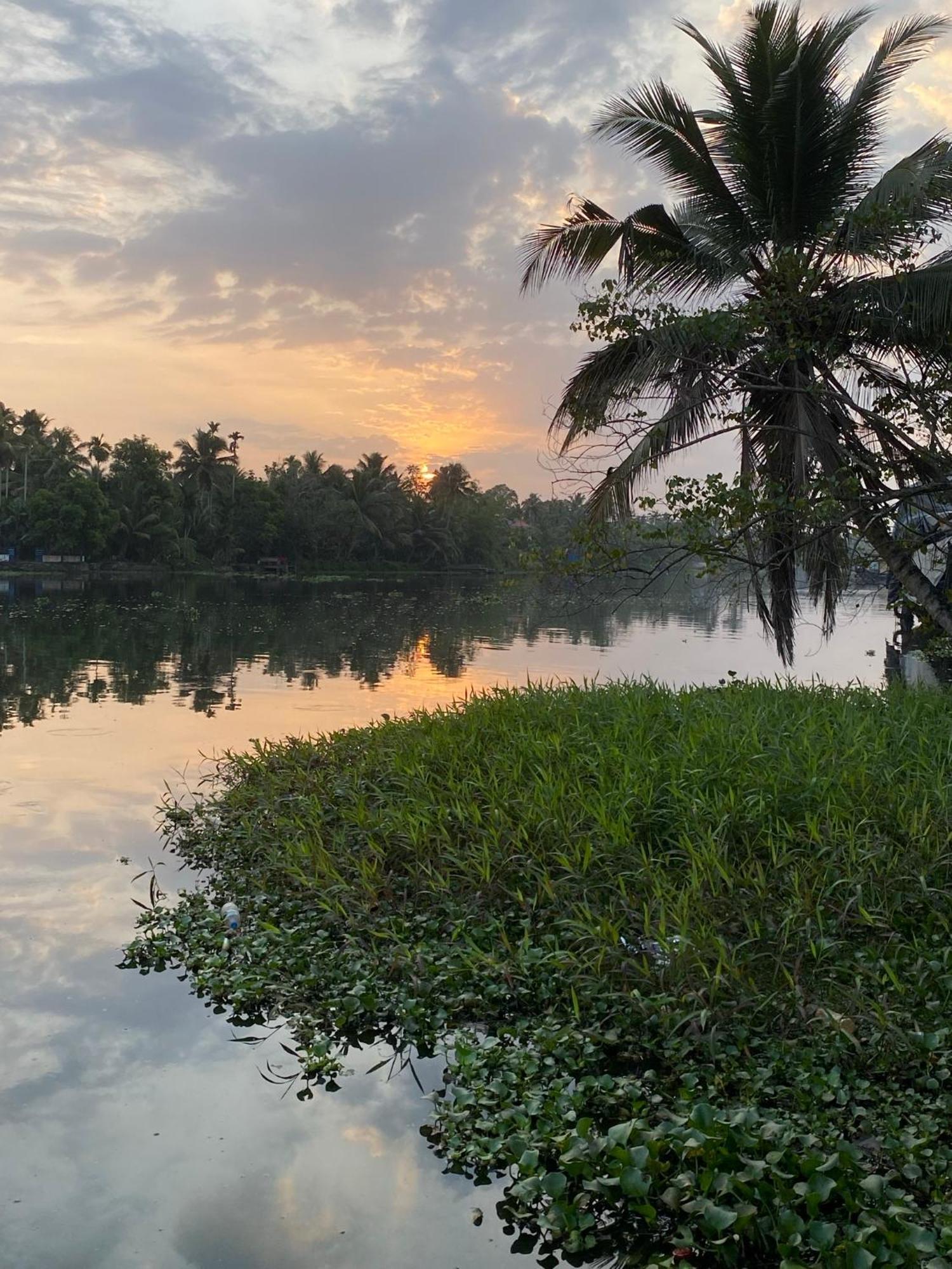 Sunsets And Palm Trees Acomodação com café da manhã Alappuzha Exterior foto